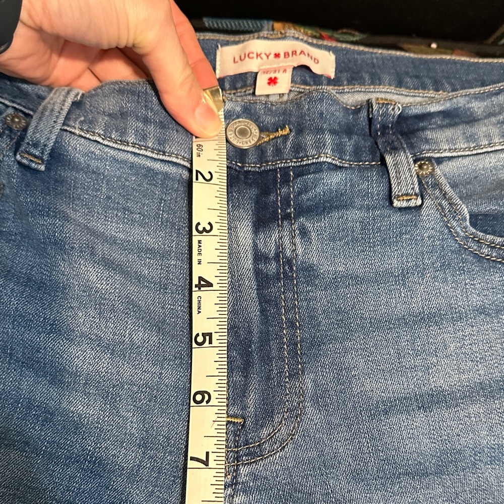 Lucky Brand Distressed straight leg Jeans. Mid rise with raw hem size 12/31 - Picture 7 of 10
